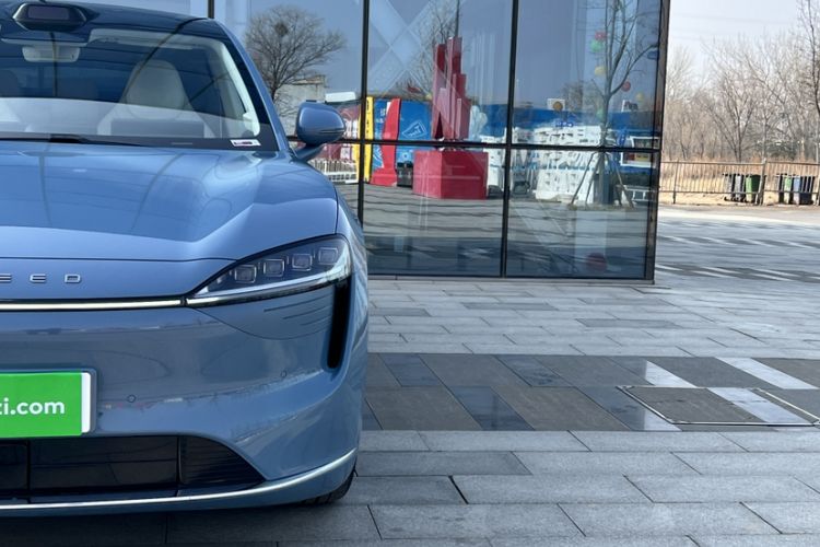 Used Hima Luxeed R7 2024 All-Electric 667 km Max Exterior 2