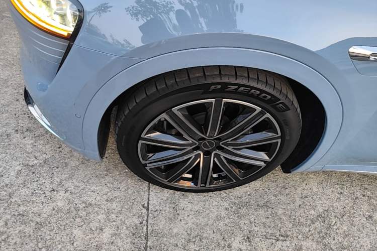 Used Hima Luxeed R7 2024 All-Electric 667 km Max Exterior 4
