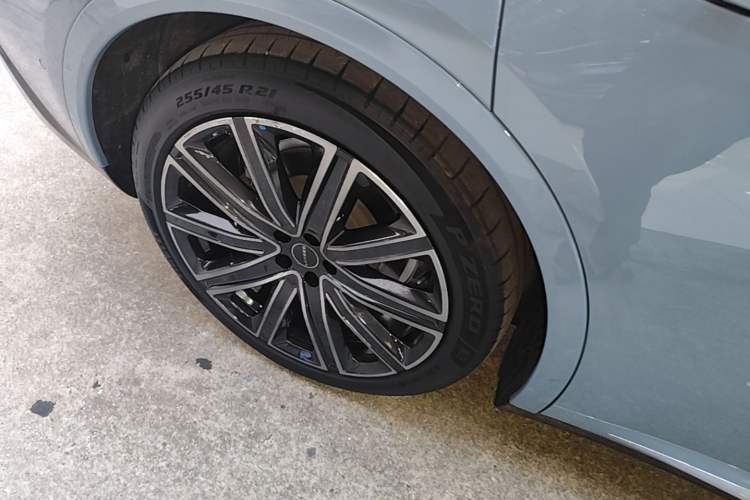 Used Hima Luxeed R7 2024 All-Electric 667 km Max Exterior 5