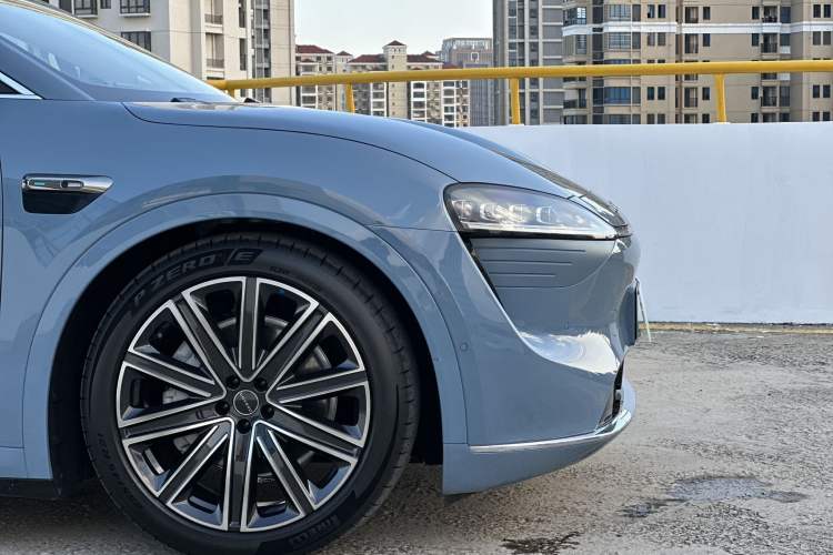 Used Hima Luxeed R7 2024 All-Electric 667 km Max Exterior 9