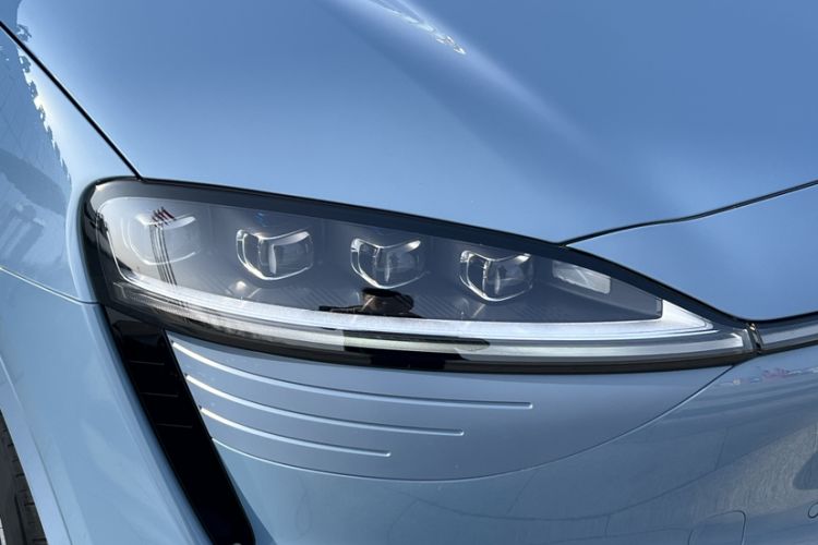 Used Hima Luxeed R7 2024 All-Electric 667 km Max Exterior 9