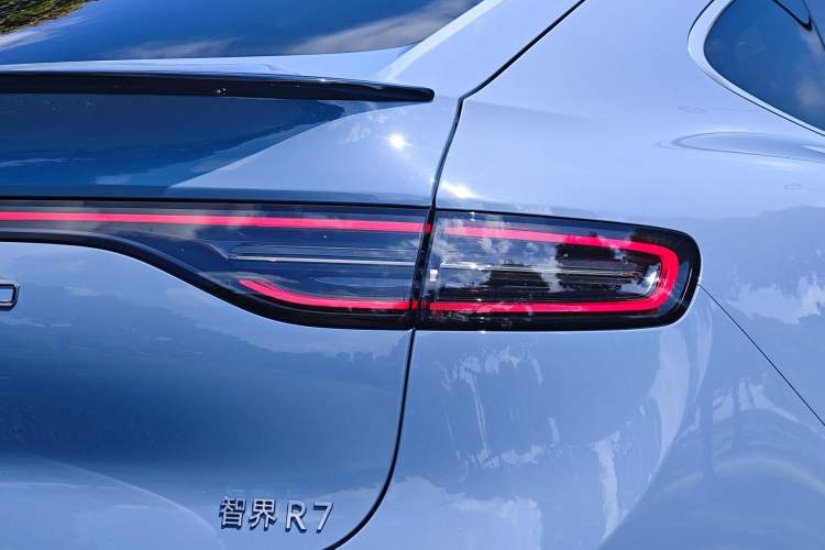 Used Hima Luxeed R7 2024 All-Electric 667 km Max Exterior 9