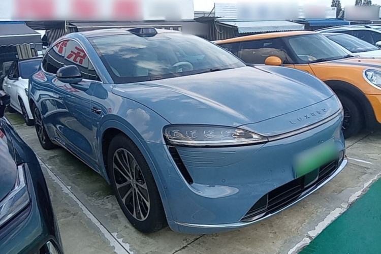 Used Hima Luxeed R7 2024 All-Electric 802 km Max Front Right 45 Deg