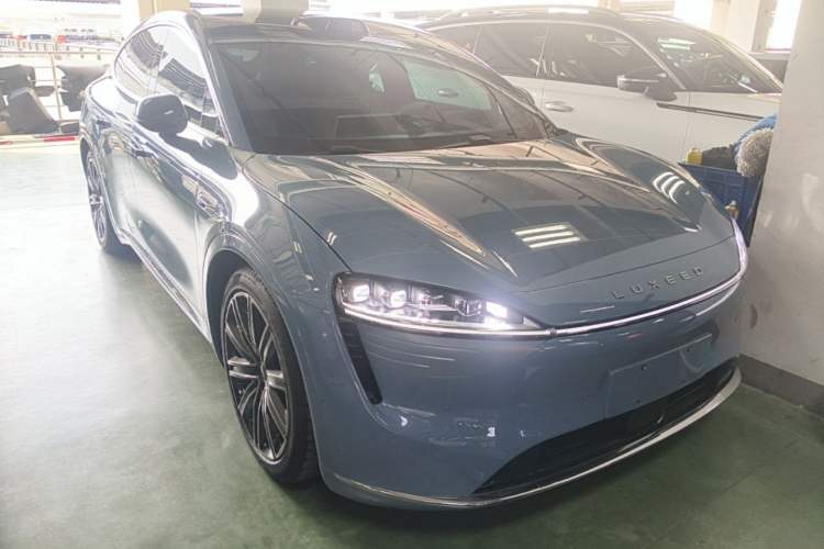 Used Hima Luxeed R7 2024 All-Electric 667 km Max Front Right 45 Deg
