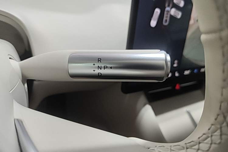 Used Hima Luxeed R7 2024 All-Electric 736 km Ultra Gear Lever