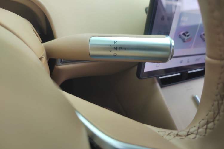 Used Hima Luxeed R7 2024 Pure Electric 667km Pro Gear Lever