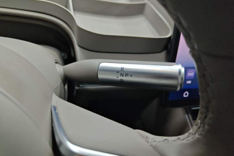 Used Hima Luxeed R7 2024 All-Electric 736 km Ultra Gear Lever