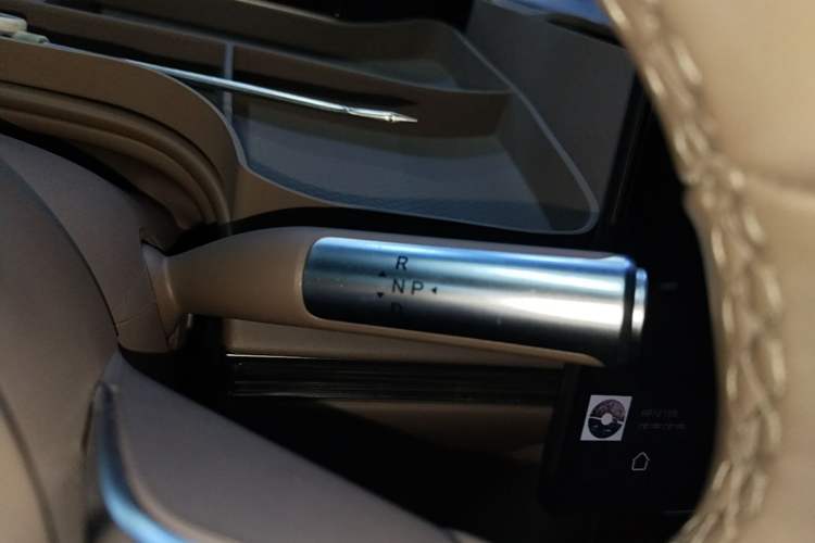 Used Hima Luxeed R7 2024 All-Electric 736 km Ultra Gear Lever