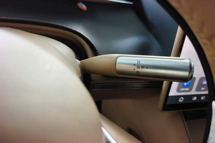 Used Hima Luxeed R7 2024 All-Electric 736 km Ultra Gear Lever