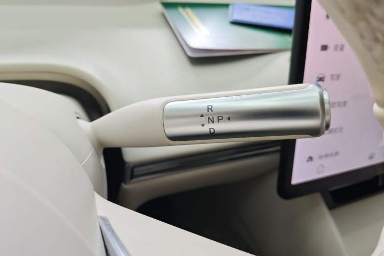 Used Hima Luxeed R7 2024 All-Electric 667 km Max Gear Lever