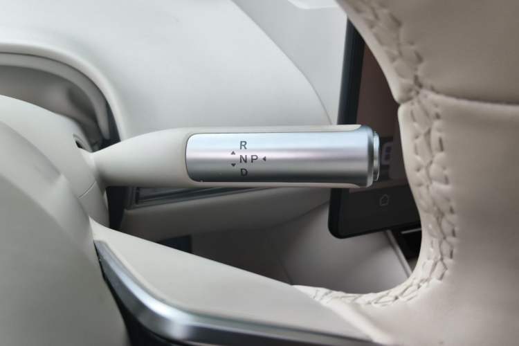 Used Hima Luxeed R7 2024 All-Electric 736 km Ultra Gear Lever