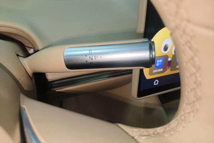 Used Hima Luxeed R7 2024 All-Electric 667 km Max Gear Lever