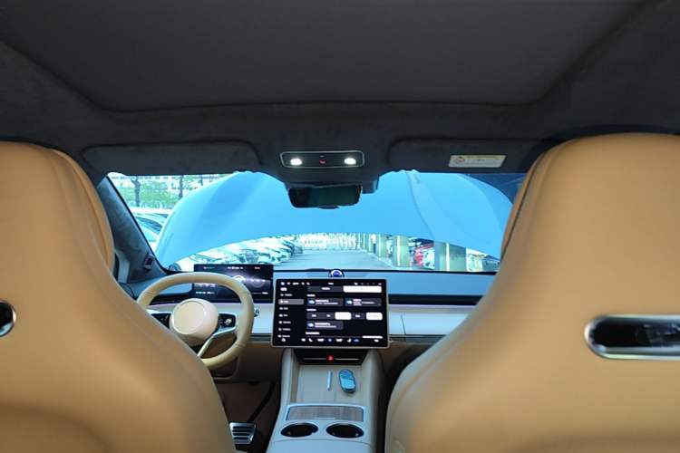Used Hima Luxeed R7 2024 All-Electric 667 km Max Headliner