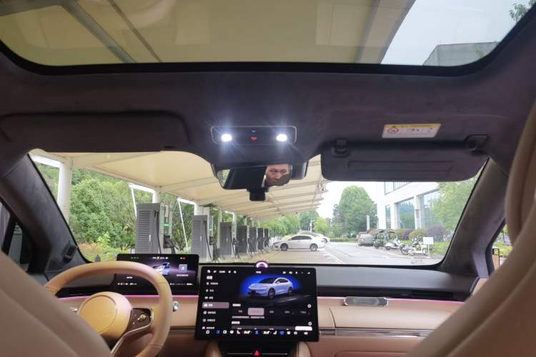 Used Hima Luxeed R7 2024 All-Electric 736 km Ultra Headliner