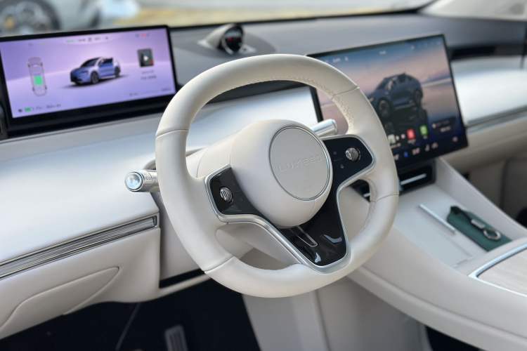 Used Hima Luxeed R7 2024 All-Electric 667 km Max Interior 1