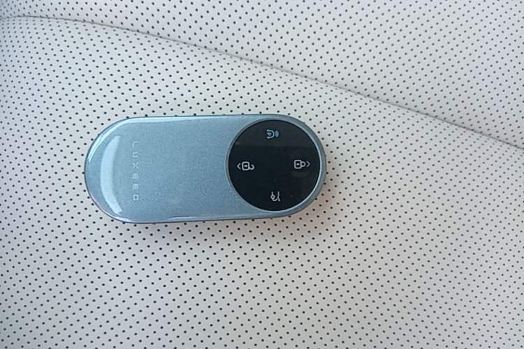 Used Hima Luxeed R7 2024 All-Electric 802 km Max Interior 1
