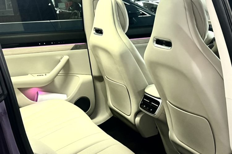 Used Hima Luxeed R7 2024 All-Electric 667 km Max Interior 1