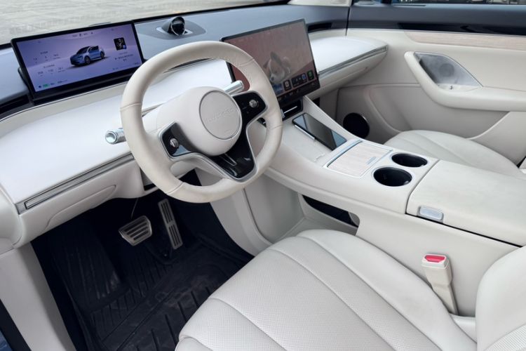 Used Hima Luxeed R7 2024 All-Electric 736 km Ultra Interior 1