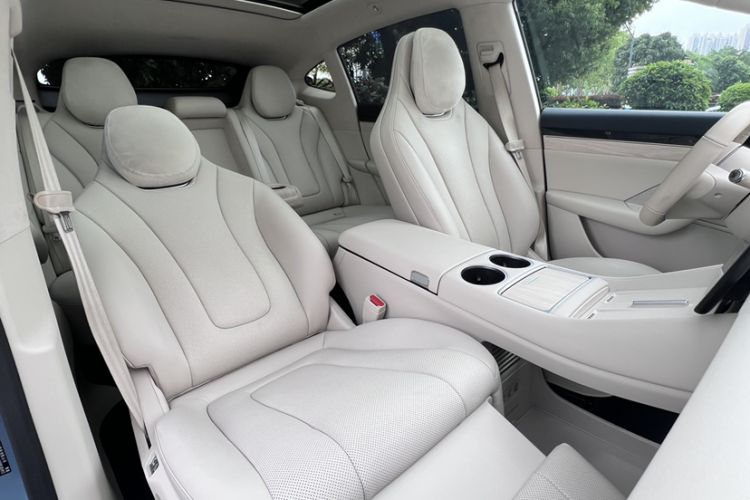 Used Hima Luxeed R7 2024 All-Electric 736 km Ultra Interior 1