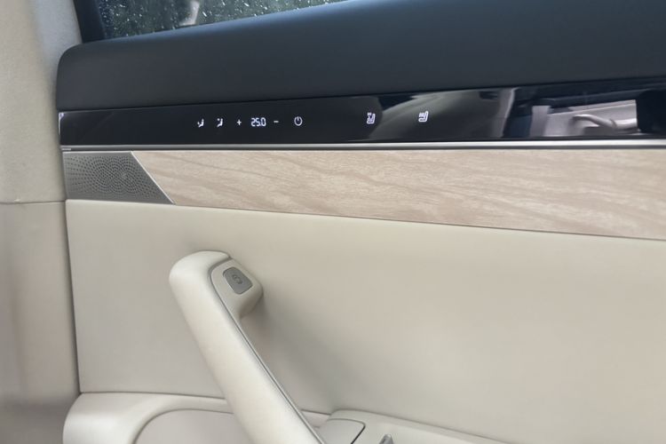 Used Hima Luxeed R7 2024 Pure Electric 667km Pro Interior 2