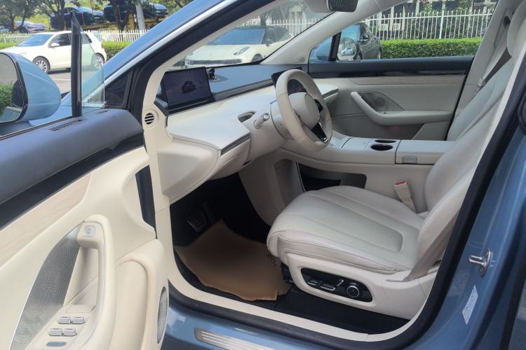 Used Hima Luxeed R7 2024 All-Electric 736 km Ultra Interior 2