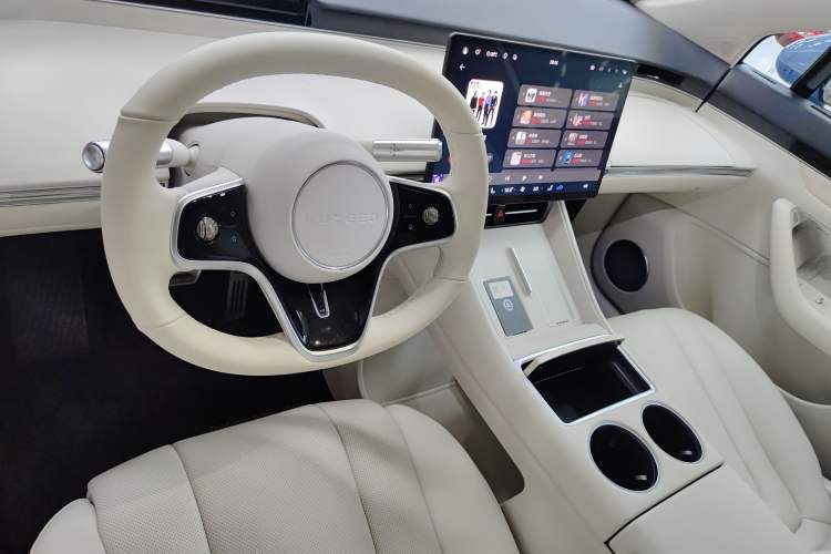Used Hima Luxeed R7 2024 All-Electric 736 km Ultra Interior 3