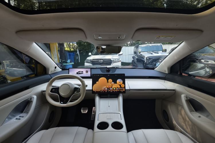 Used Hima Luxeed R7 2024 All-Electric 802 km Max Interior 3