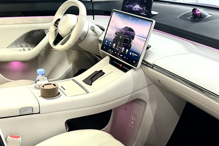 Used Hima Luxeed R7 2024 All-Electric 667 km Max Interior 3