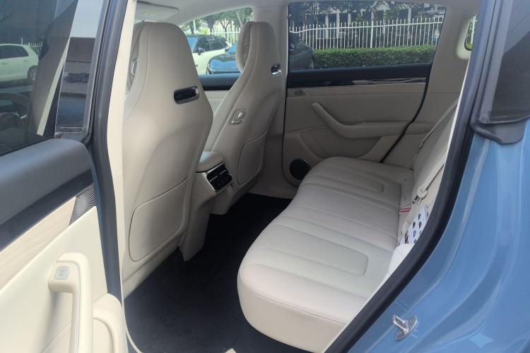 Used Hima Luxeed R7 2024 All-Electric 736 km Ultra Interior 3