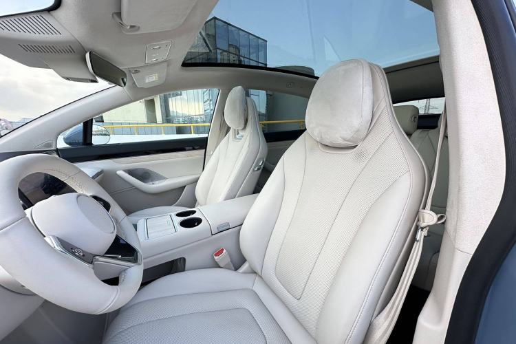 Used Hima Luxeed R7 2024 All-Electric 667 km Max Interior 4