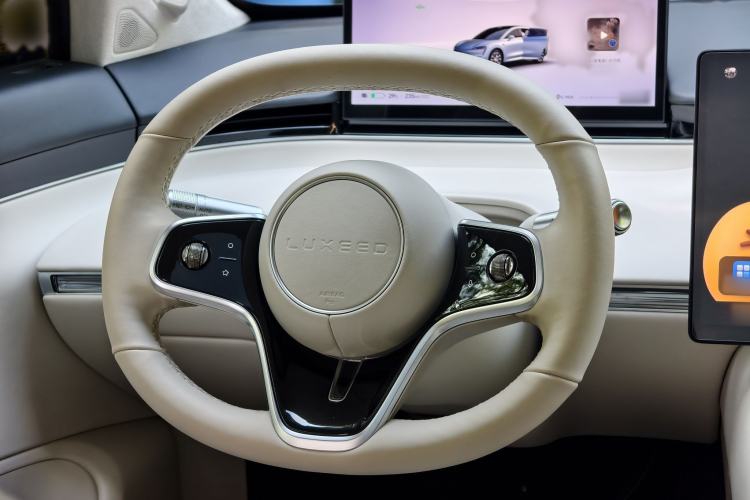 Used Hima Luxeed R7 2024 All-Electric 802 km Max Interior 4