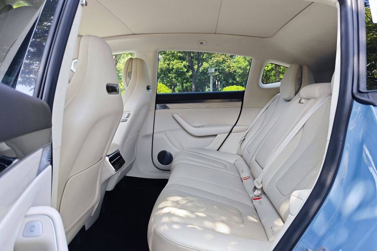 Used Hima Luxeed R7 2024 All-Electric 667 km Max Interior 4