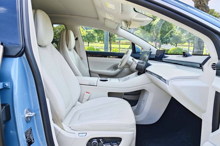 Used Hima Luxeed R7 2024 All-Electric 667 km Max Interior 5