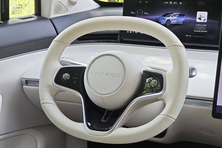 Used Hima Luxeed R7 2024 All-Electric 667 km Max Interior 6