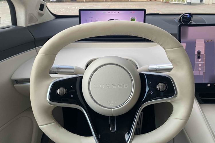 Used Hima Luxeed R7 2024 All-Electric 802 km Max Interior 7