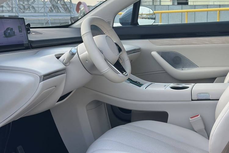 Used Hima Luxeed R7 2024 All-Electric 667 km Max Interior 7