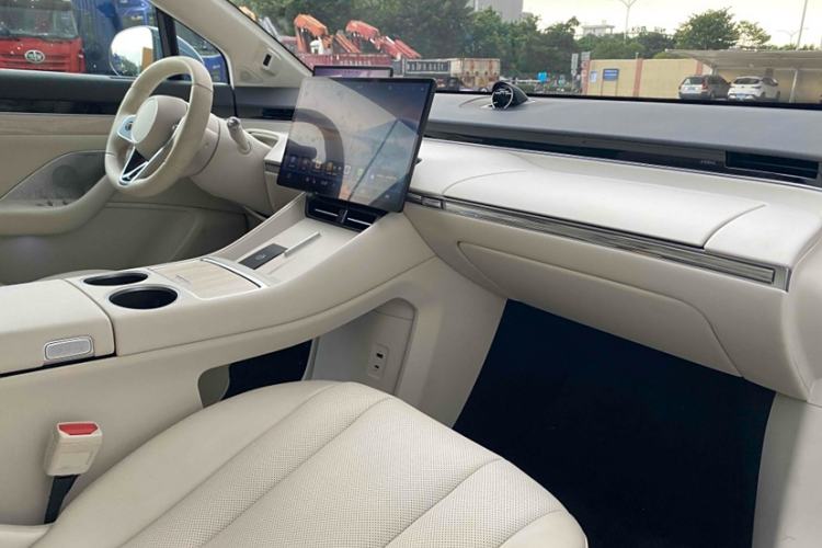 Used Hima Luxeed R7 2024 All-Electric 802 km Max Interior 8