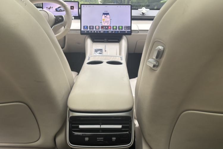 Used Hima Luxeed R7 2024 Pure Electric 667km Pro Interior 8