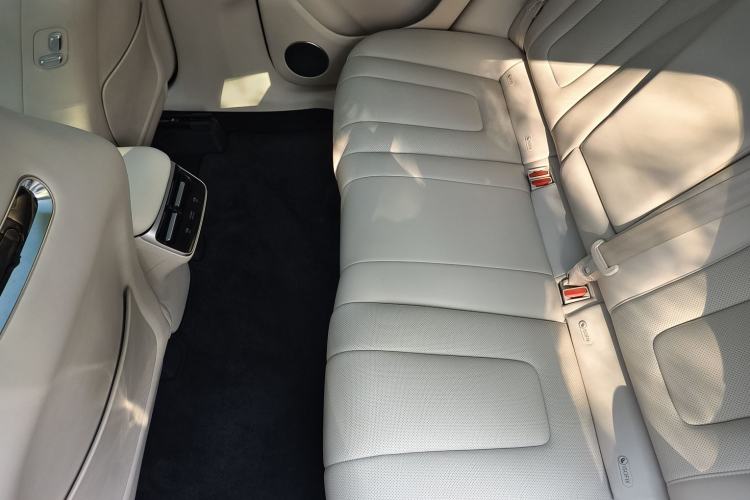 Used Hima Luxeed R7 2024 All-Electric 802 km Max Interior 8