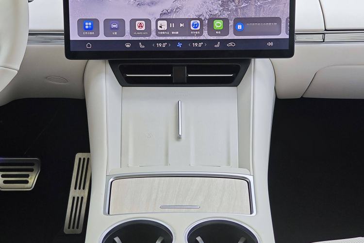 Used Hima Luxeed R7 2024 All-Electric 667 km Max Interior 8
