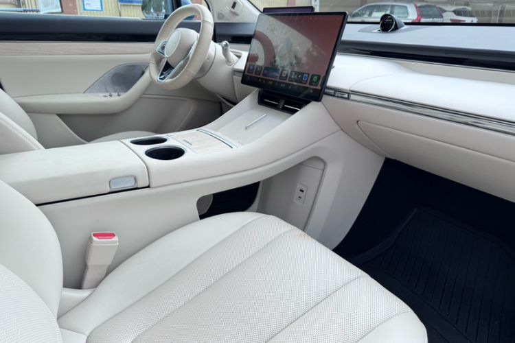 Used Hima Luxeed R7 2024 All-Electric 736 km Ultra Interior 8