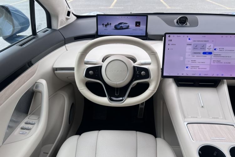 Used Hima Luxeed R7 2024 All-Electric 736 km Ultra Interior 9