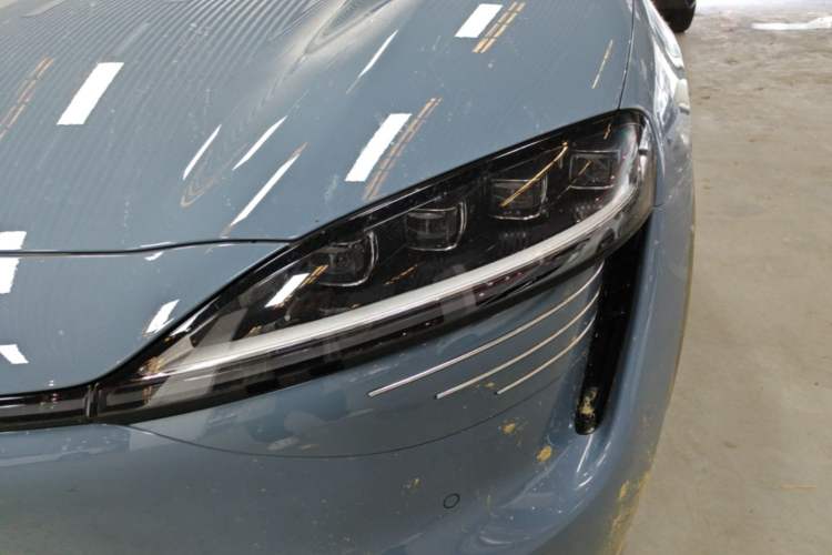 Used Hima Luxeed R7 2024 All-Electric 736 km Ultra Left Front Headlight
