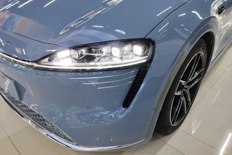 Used Hima Luxeed R7 2024 All-Electric 736 km Ultra Left Front Headlight