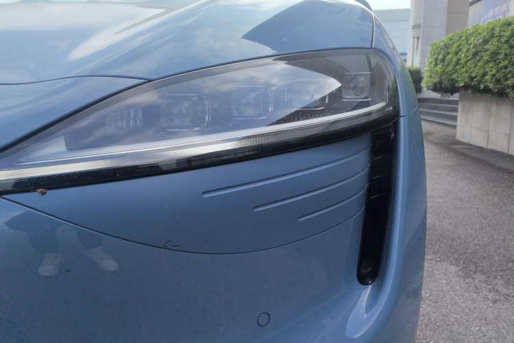 Used Hima Luxeed R7 2024 All-Electric 736 km Ultra Left Front Headlight