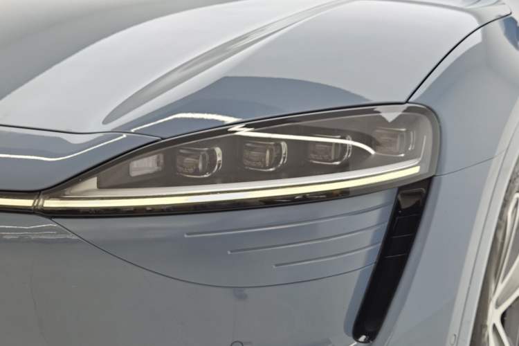 Used Hima Luxeed R7 2024 Pure Electric 667km Pro Left Front Headlight