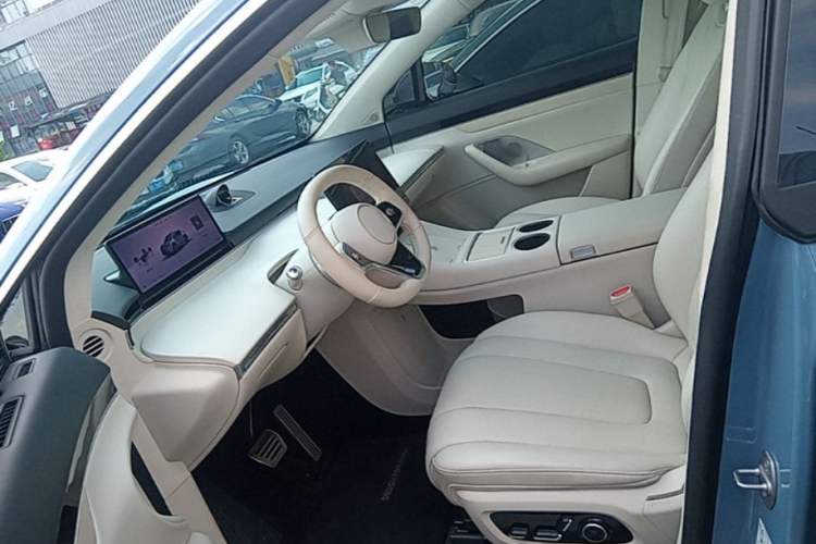 Used Hima Luxeed R7 2024 All-Electric 802 km Max Left Front Seat