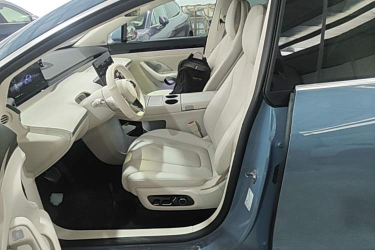 Used Hima Luxeed R7 2024 All-Electric 736 km Ultra Left Front Seat
