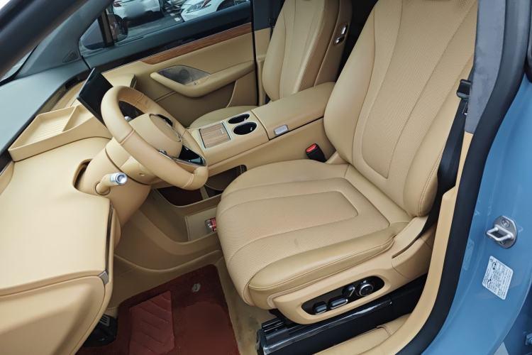 Used Hima Luxeed R7 2024 All-Electric 736 km Ultra Left Front Seat