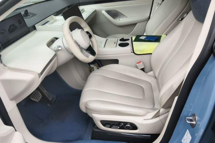 Used Hima Luxeed R7 2024 All-Electric 736 km Ultra Left Front Seat